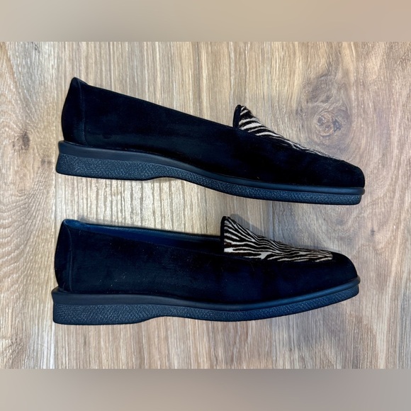 Stuart Weitzman Zebra Calf Hair Loafers Womens Size 8.5 B Black Suede Comfort - Picture 3 of 7